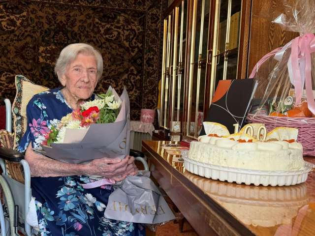 Ветеран «Уральской Стали» Нина Черкасова отметила 100-летний юбилей