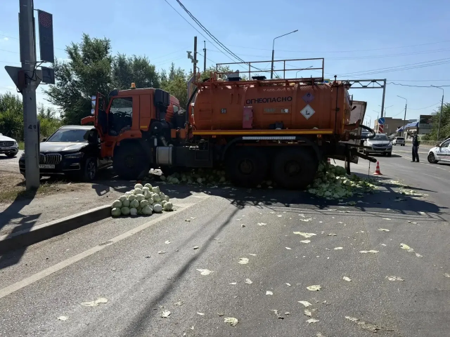 Под Оренбургом произошло ДТП с участием трёх автомобилей: есть пострадавший
