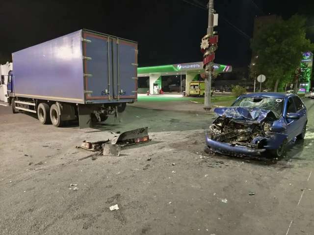 В Оренбурге 14-летняя девочка пострадала в ДТП с участием «Камаза»