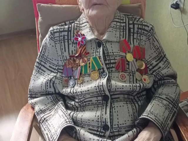 В Оренбурге празднует вековой юбилей труженица тыла Анна Трошина