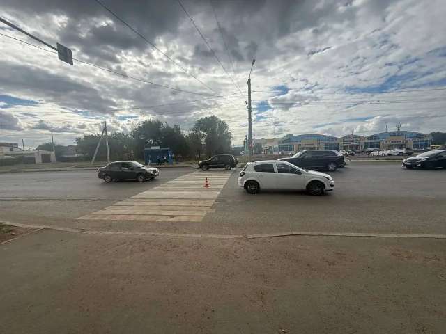 В Оренбурге под колеса иномарки угодил ребенок. Он пересекал дорогу на «красный»