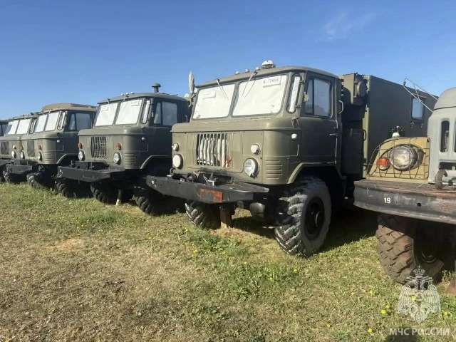 МЧС Оренбуржья передало четыре автомобиля для бойцов в зоне СВО