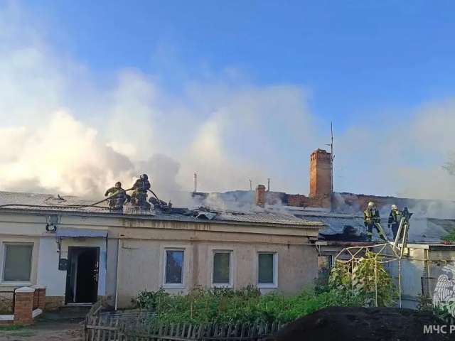 В центре Оренбурга потушили пожар в доме на улице Советской