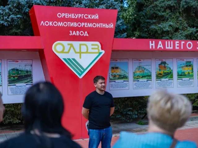 От школьной скамьи к профессии: оренбургским подросткам показали работу локомотиворемонтного завода