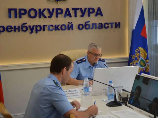 Прокурор Оренбуржья Руслан Медведев провёл онлайн‑приём жителей двух районов