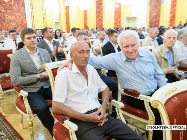 В Оренбуржье перед Днем строителя наградили работников отрасли
