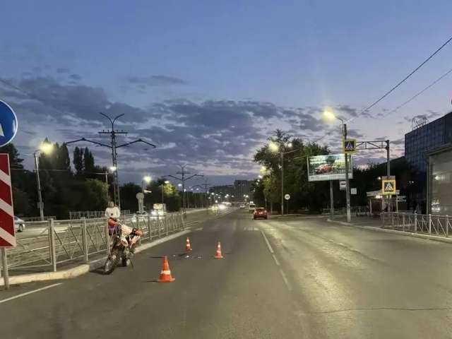В Новотроицке водитель питбайка опрокинулся на дороге и получил черепно-мозговую травму