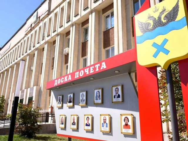 В Оренбурге 20 новых имен появились на Доске почета Южного округа
