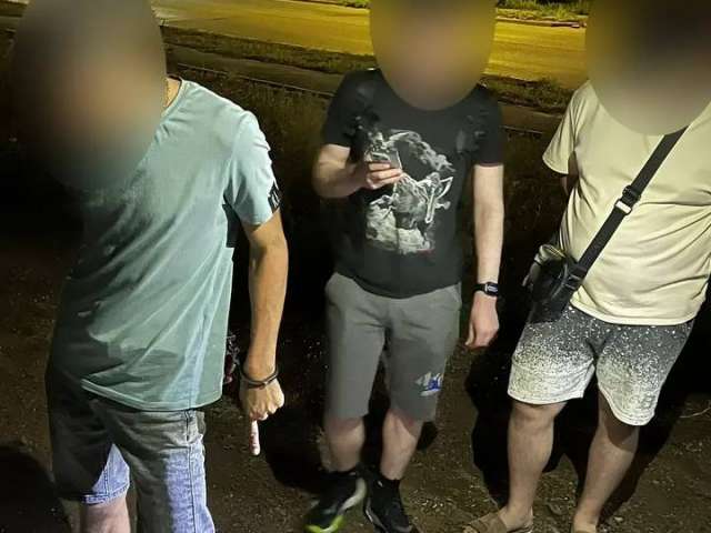 В Оренбурге полицейские задержали мужчину с мефедроном в кроссовке