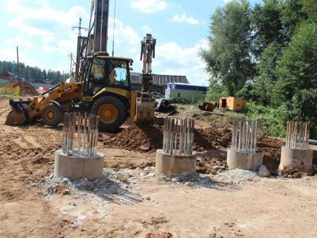 В Бузулукском районе продолжают ремонт моста через реку Боровку