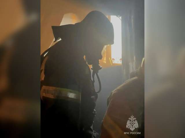 Пожар в многоэтажке на улице Дорофеева в Оренбурге: спасены шесть человек