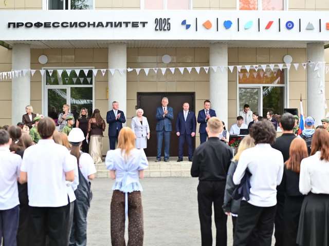 Металлурги «Уральской Стали» поздравили с Днём знаний учеников и студентов Новотроицка