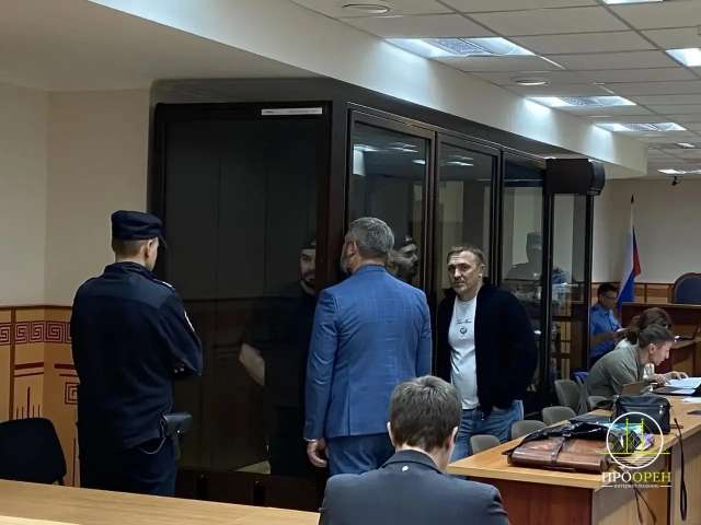 Новые подробности дела братьев Макаровых. Защита заявила о пропаже срезов одежды с кровью