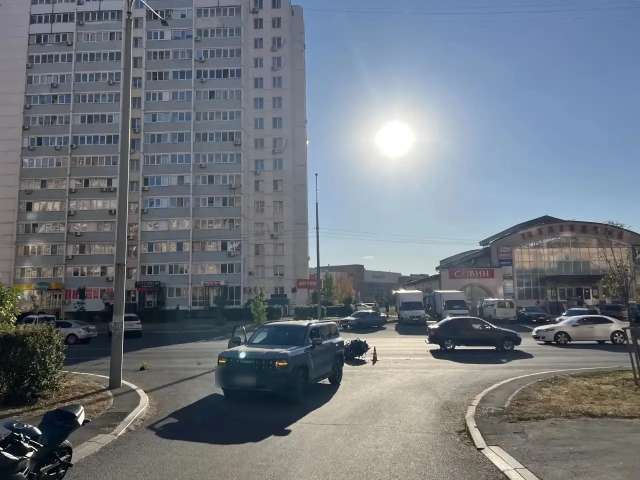 В Оренбурге под колеса иномарки попал мотоциклист. Мужчина госпитализирован