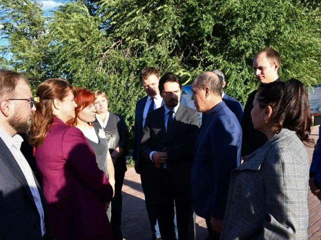  Оренбург поздравил Уральск с Днём города: 30 саженцев рябины и новые совместные проекты