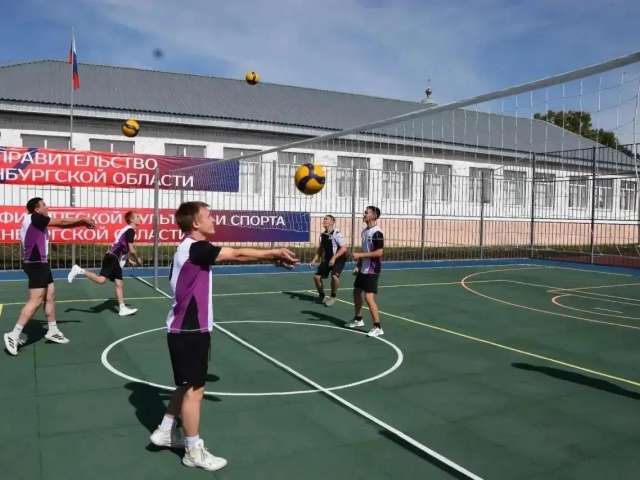 В Шарлыке открылась «умная» спортплощадка с цифровыми инструкциями