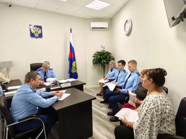 От ЖКХ до жилищных прав: прокурор Оренбуржья принял 24 жителя региона