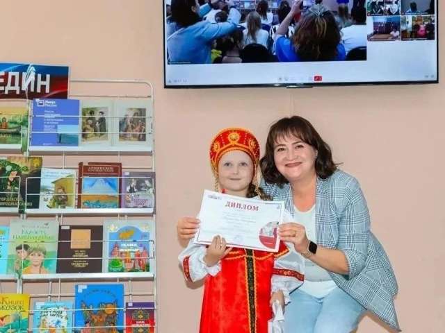 Юная оренбурженка Марьяна Ерохина победила в конкурсе чтецов «Дружат дети Оренбуржья»