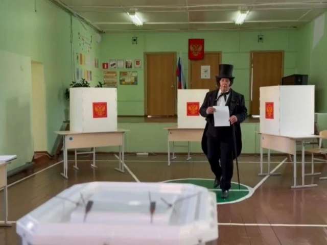 В Оренбурге на избирательный участок «пришел» Александр Пушкин