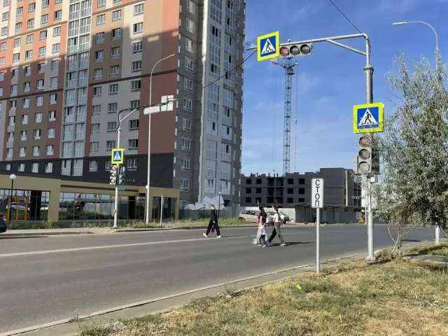 В Оренбурге на улице Неплюева заработал новый светофор 