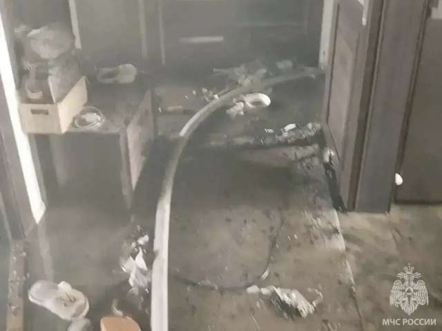 В Соль-Илецке спасли двух человек из горящей квартиры