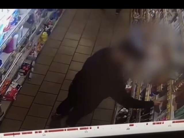 В Оренбурге мужчина вынес из магазина шампуни и бальзамы на 4 тысячи рублей