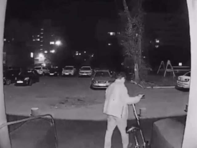 В Оренбурге мужчина украл соседский самокат ради выпивки