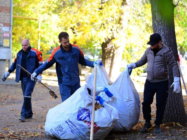 Металлурги «Уральской Стали» навели чистоту на улицах Новотроицка