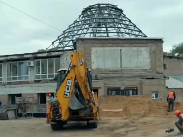  Строители практически разобрали купол оренбургского цирка