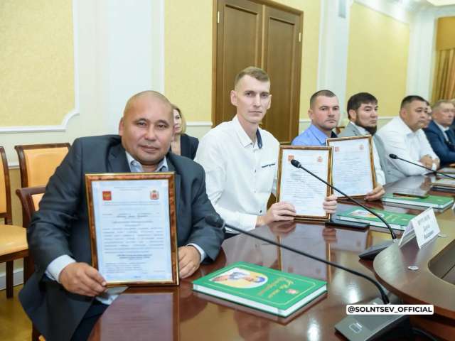 Аграрии Оренбуржья получили 15 грантов на развитие своего дела 