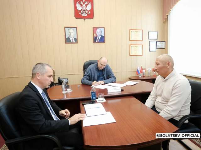 От ремонта дорог до помощи бойцу: итоги приёма граждан в Адамовском районе