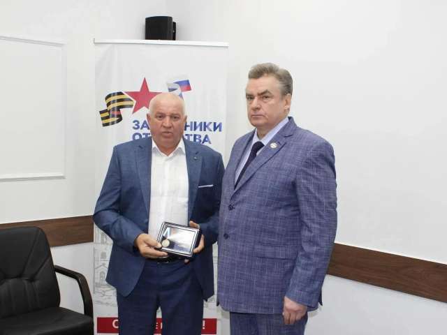 Медали «Отец солдата» вручили жителям Оренбургской области