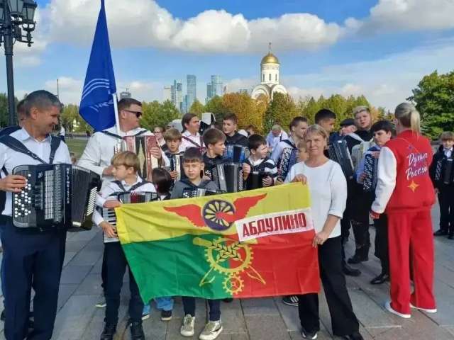 Баянист из Абдулино принял участие в установлении рекорда России на Поклонной горе