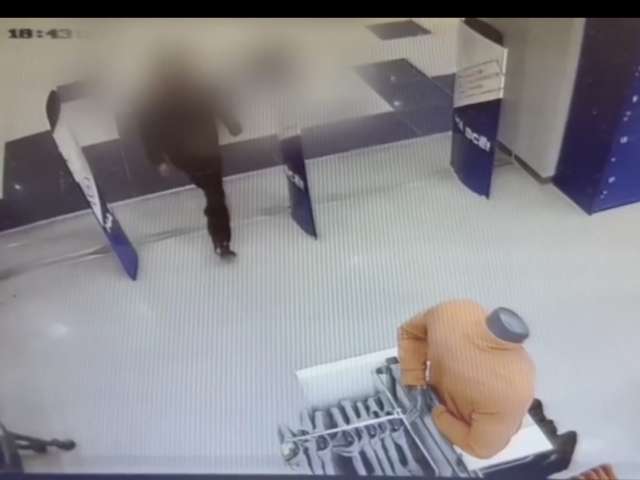 Снял защиту с одежды и вышел из магазина: в Оренбурге задержали подростка