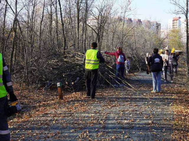 Около 2 тысяч кубометров отходов вывезли после субботника в Оренбурге 