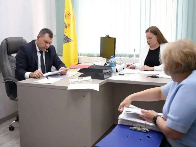 Ремонт улицы Мебельной, футбольный манеж и состояние территории у ж/д путей: с какими вопросами оренбуржцы пришли в мэрию 