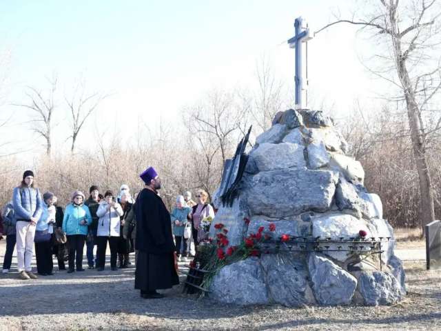 В Зауральной роще Оренбурга почтили память жертв политических репрессий