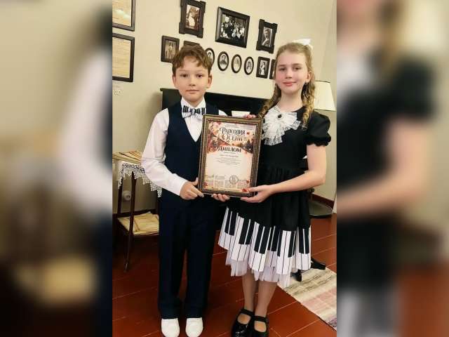 Юные оренбуржцы победили на международном конкурсе «Рапсодия осени»