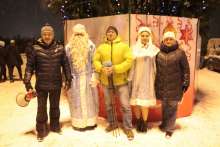 Автомобилисты Уфы выстроились в новогоднюю елку и зажгли ее