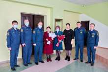 В Оренбуржье матери погибшего пожарного передали награду сына