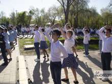 В парке им. Ленина в Оренбурге станцевали Вальс Победы