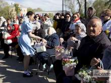 В парке им. Ленина в Оренбурге станцевали Вальс Победы