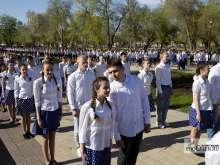 В парке им. Ленина в Оренбурге станцевали Вальс Победы