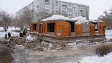 На проспекте Гагарина в Оренбурге продолжается снос недостроя
