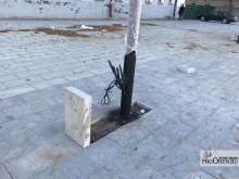Хлипкие фонари, мусор и отсутствие чаш на спуске к Уралу: как выглядит ул. Советская в Оренбурге