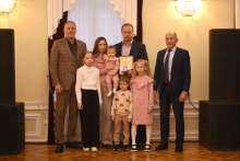 Лучшие оренбургские родители получили городские награды