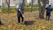 Депутаты Оренбургского городского Совета приняли участие в субботнике в сквере на улице Ткачёва