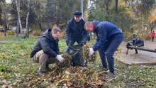 Депутаты Оренбургского городского Совета приняли участие в субботнике в сквере на улице Ткачёва
