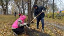 Депутаты Оренбургского городского Совета приняли участие в субботнике в сквере на улице Ткачёва