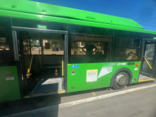 В Оренбурге при остановке автобуса пострадала пожилая женщина